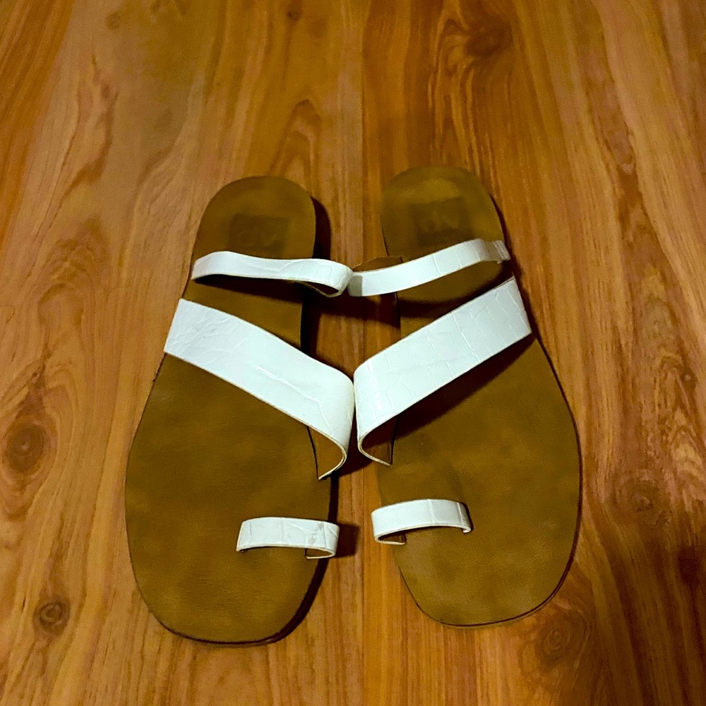 ❤️3/$25 Sale!❤️ Dolce Vita white strappy sandals. Size 7